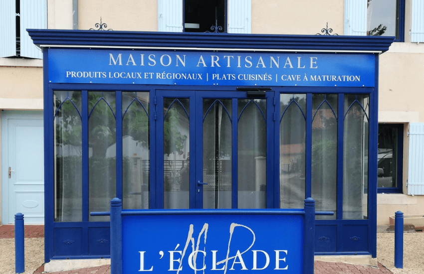 Panneau enseigne personnalisé sur une devanture