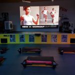 Photo d'un écran LED en intérieur